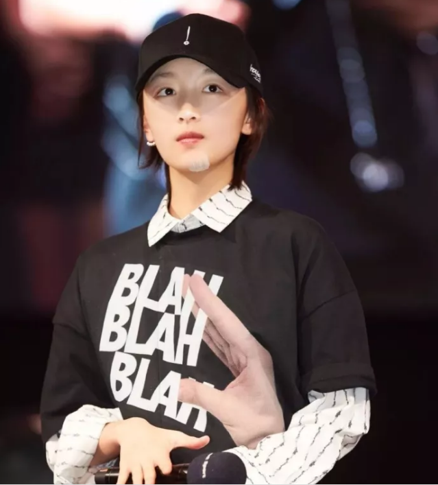 今年秋冬最chic！原來(lái)短發(fā)和帽子這么配??！